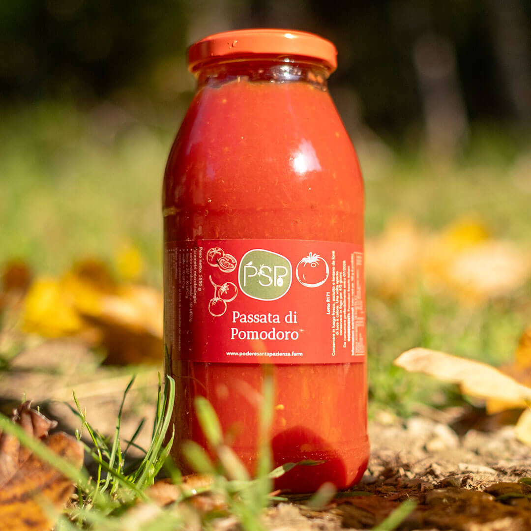 Passata-di-pomodoro-Podere-Santa-Pazienza-2